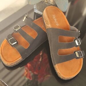 Women's sandle.